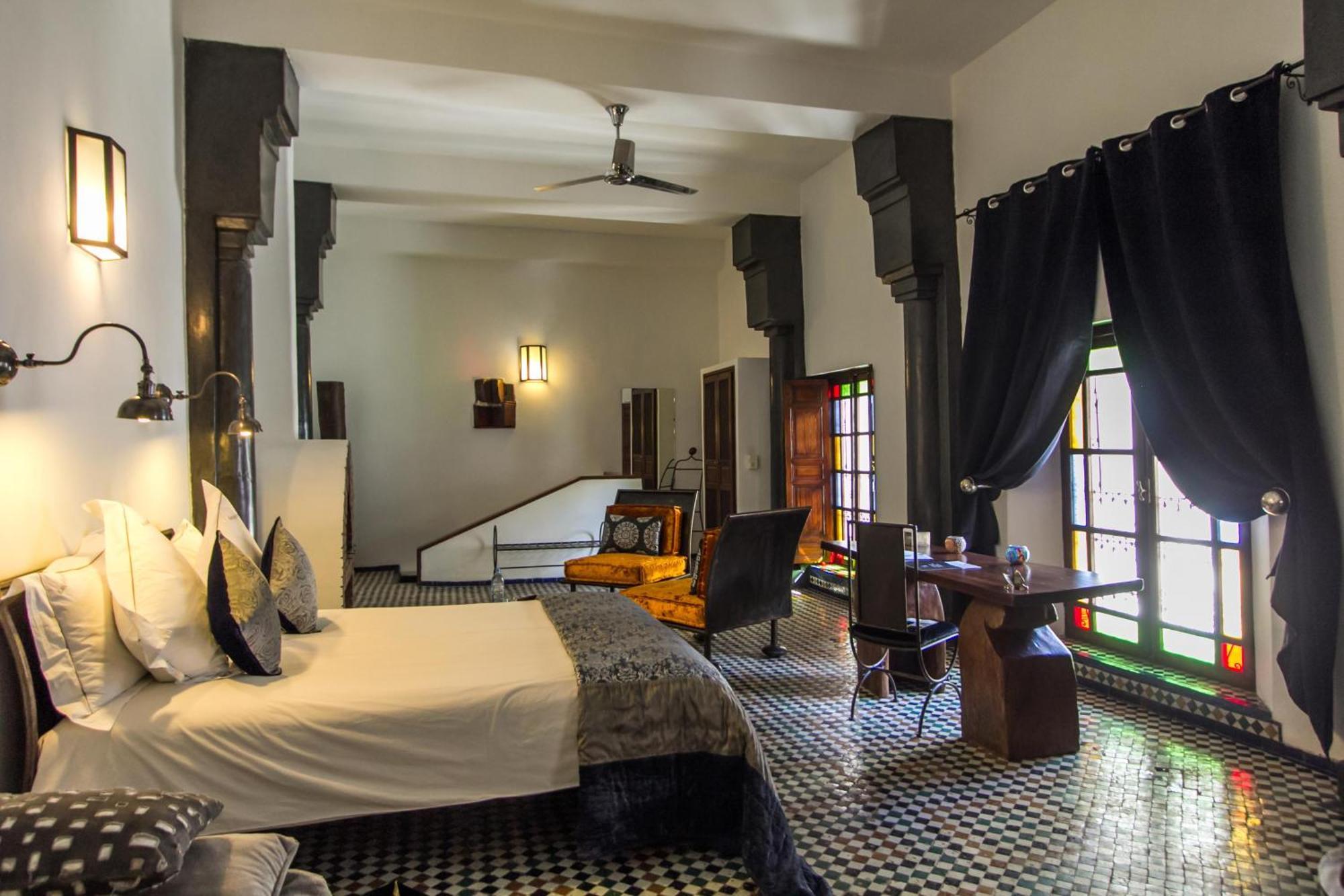 Grey Suite (2 Adults),807233421:JPEG